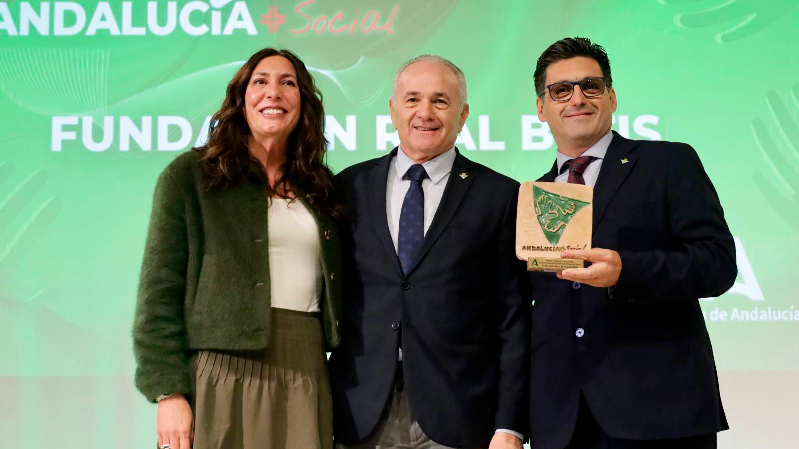 La Fundación Real Betis Balompié recibe el premio Andalucía + Social 2024