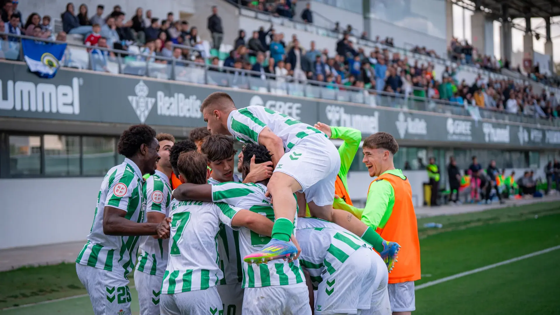 CRÓNICA | El Betis Deportivo consigue el triunfo ante el Hércules CF en casa (2-1)