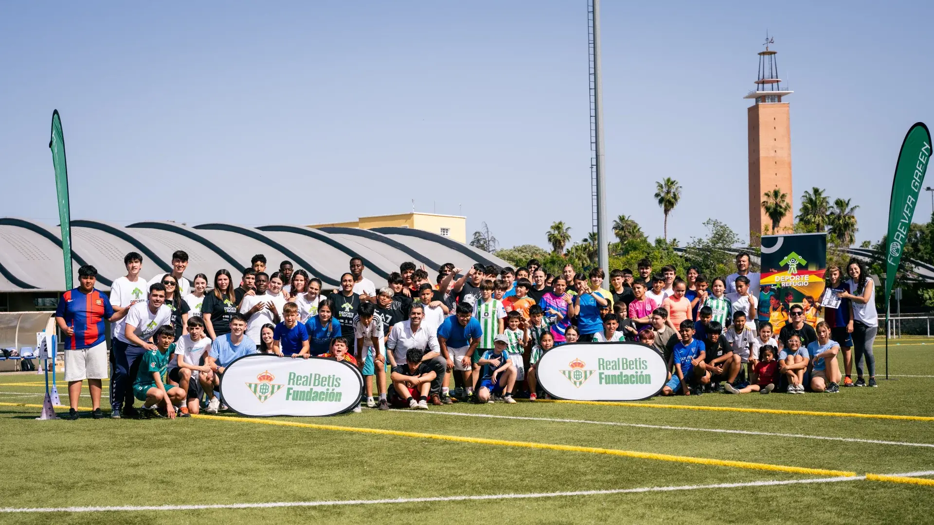El proyecto Deporte por Refugio celebra un encuentro entre barrios para fortalecer la comunidad a través del juego y el deporte