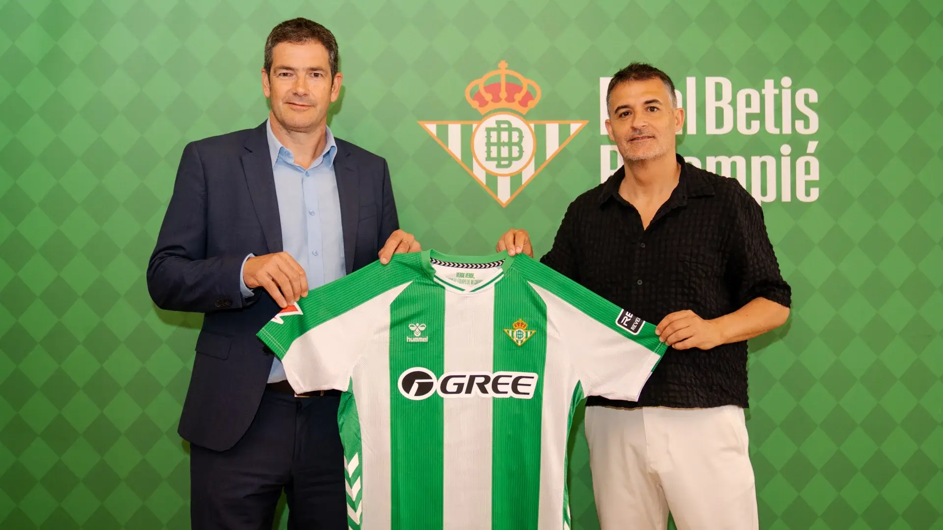 El Real Betis y hummel amplían su vinculación con una nueva alianza estratégica