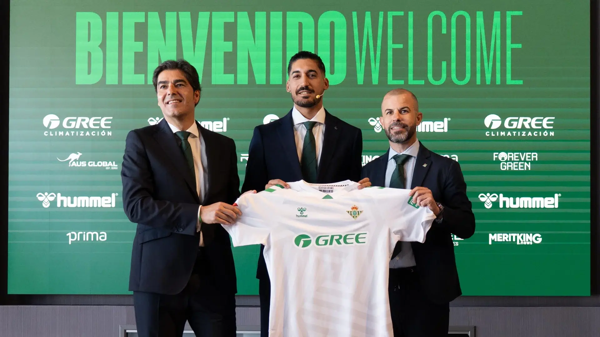 El Real Betis presenta a Álvaro Valles como nuevo portero verdiblanco