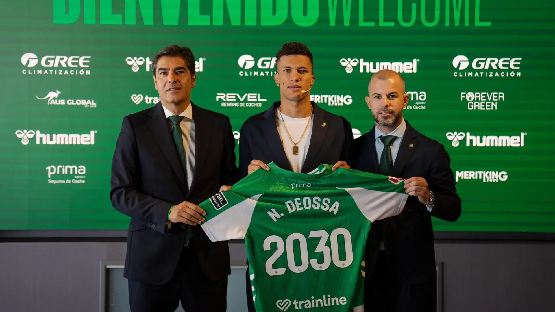 El Real Betis presenta al centrocampista colombiano Nelson Deossa