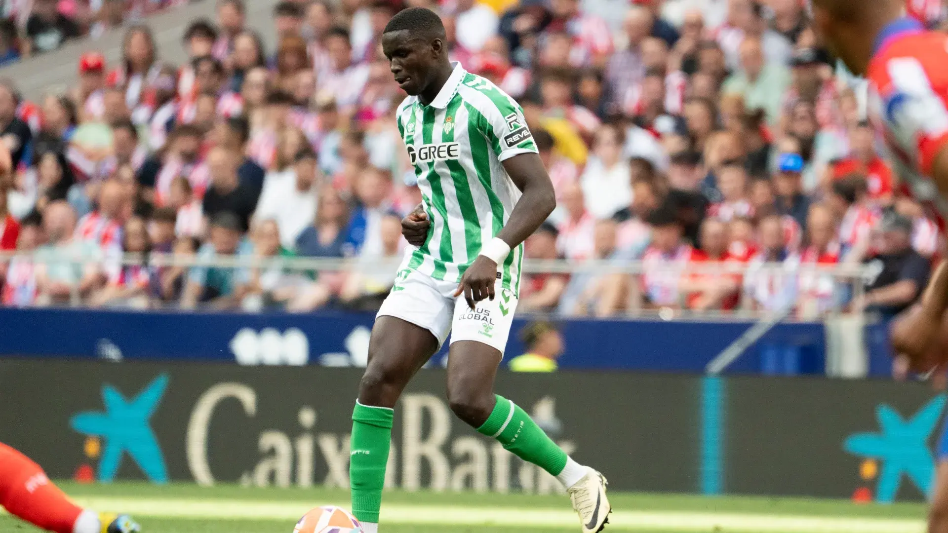 El Real Betis y el Rayo Vallecano acuerdan la cesión de Nobel Mendy