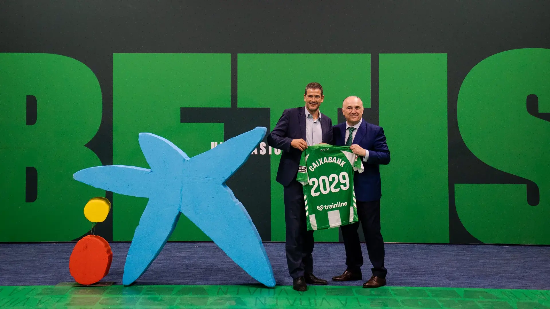 El Real Betis y CaixaBank renuevan su acuerdo de patrocinio hasta 2029
