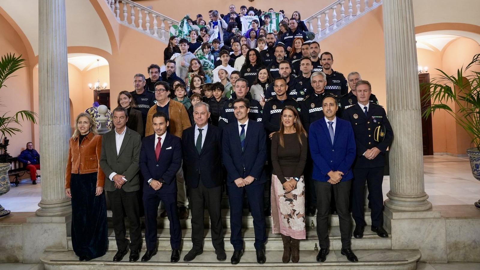 El Real Betis Balompié se une a la campaña contra el acoso escolar impulsada por el Ayuntamiento de Sevilla 