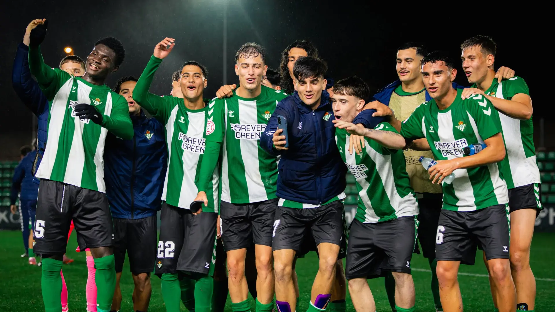 CRÓNICA | El Juvenil División de Honor golea al Tottenham y jugará los octavos de la UEFA Youth League (5-1)