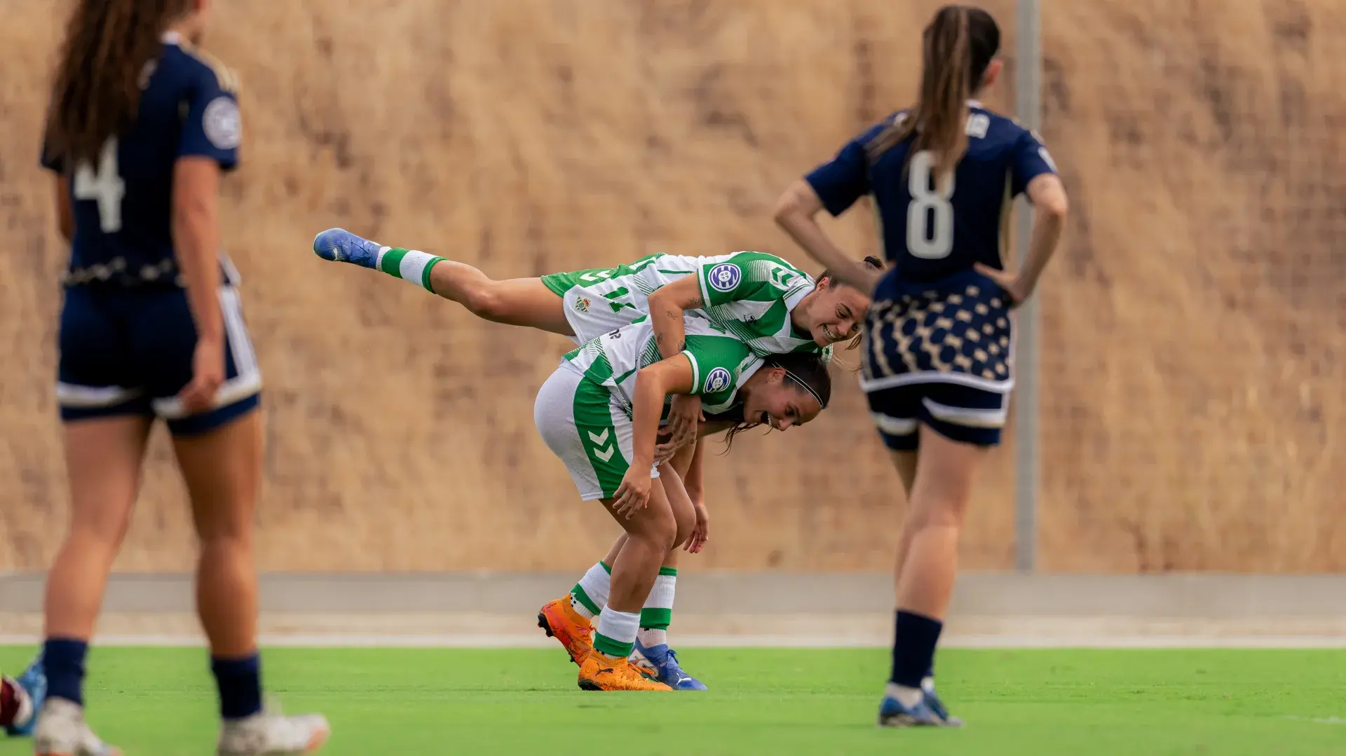CRÓNICA | El Real Betis Féminas remonta al Olympia Las Rozas y mantiene el pulso por el liderato (3-2)
