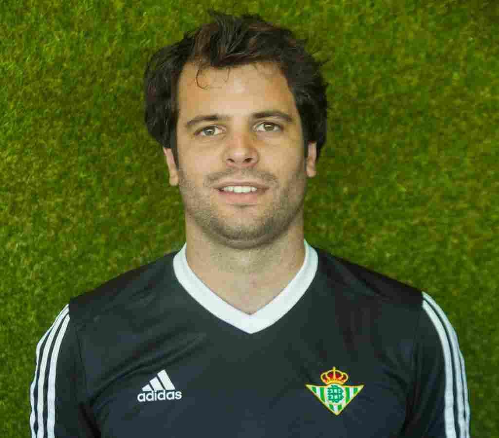 Alberto Martín deja de ser entrenador del Benjamín A