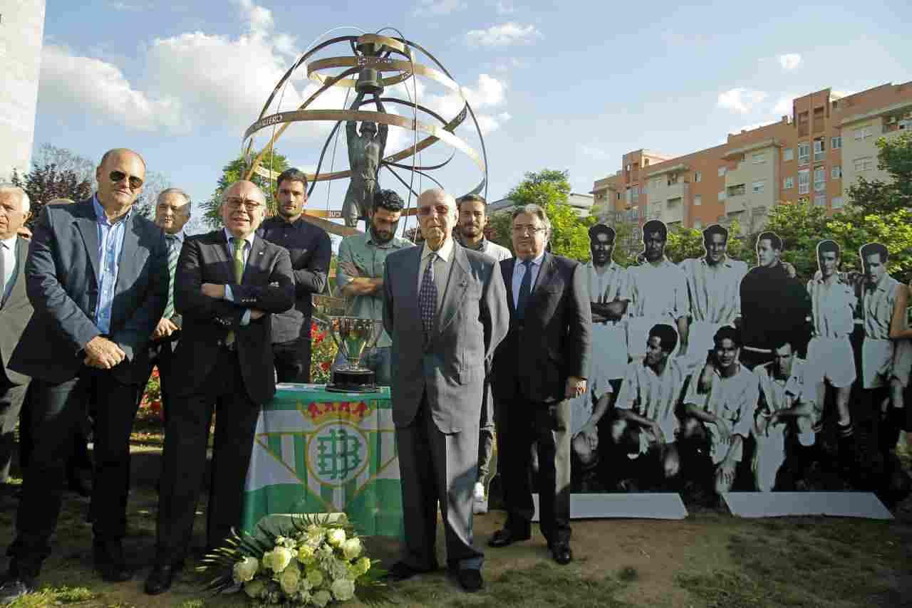 El Real Betis homenajea a los campeones de 1935