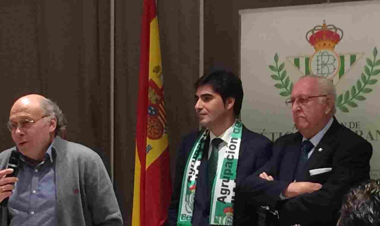 El vicepresidente Ángel Haro, galardonado por los Béticos Veteranos