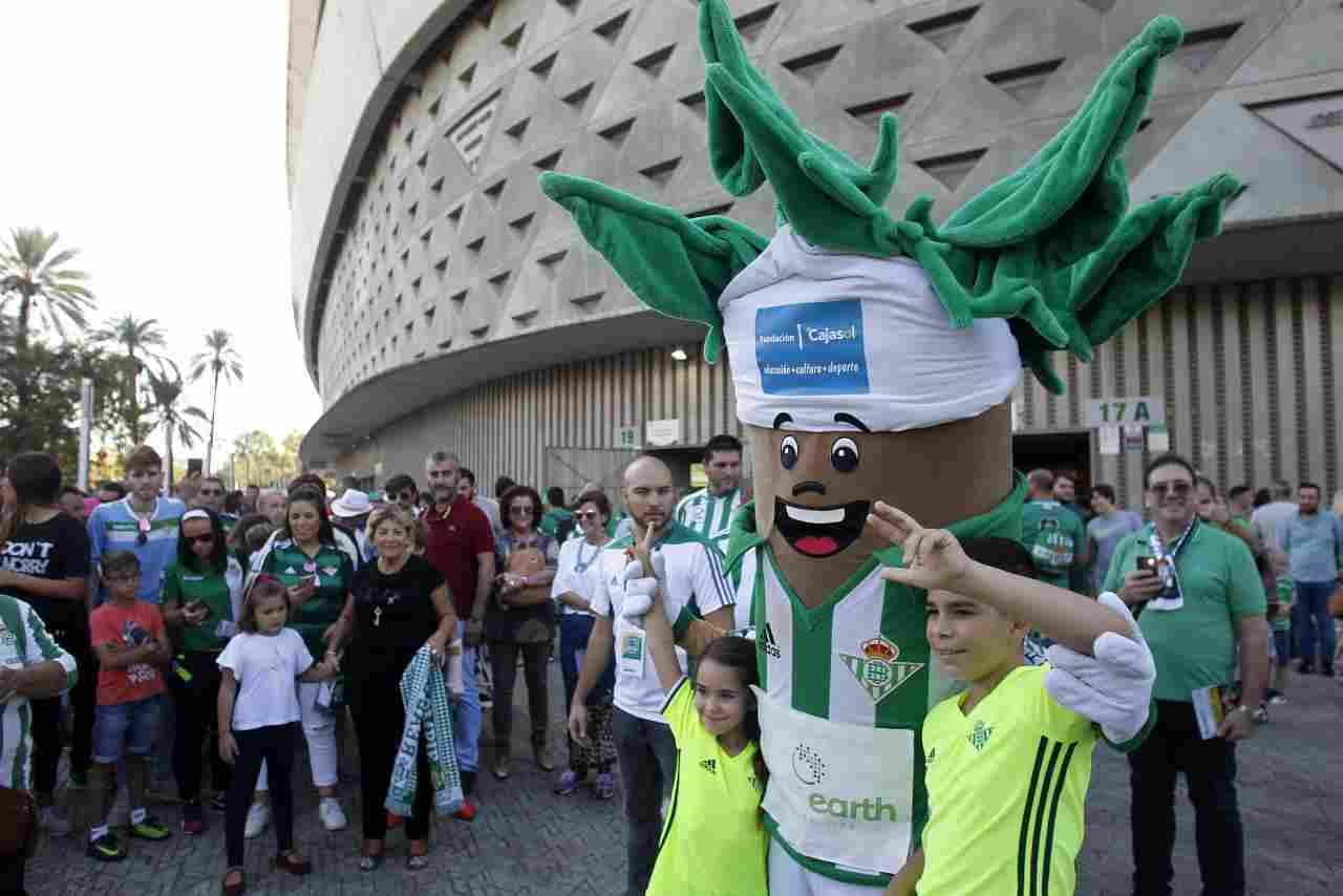 Fan Zone, la Chirigota del Bizcocho y juegos en la previa del Betis Féminas – Santa Teresa