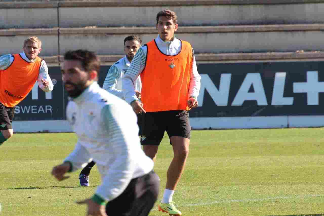 Álex Alegría se ejercita con el primer equipo