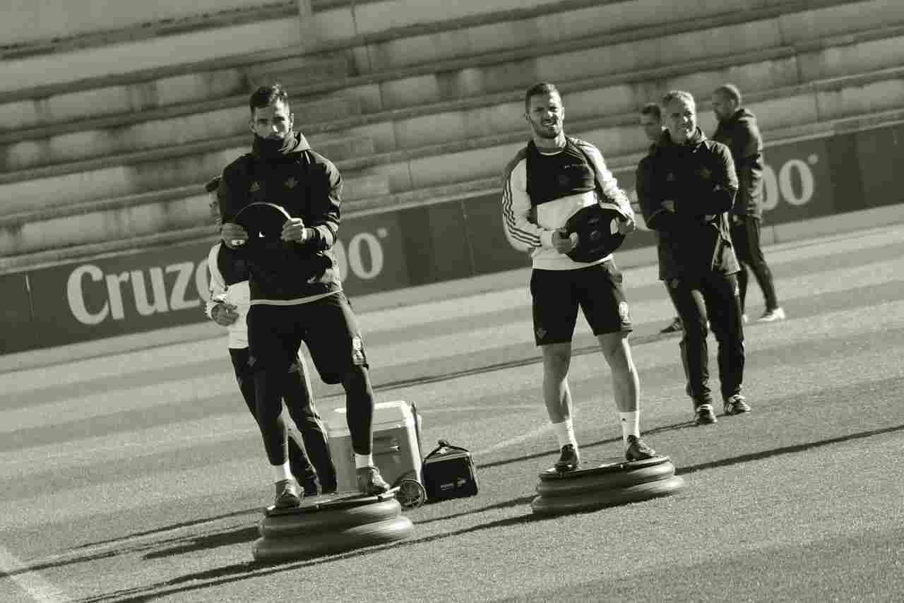 El Real Betis vuelve al trabajo con las ausencias de Pezzella y Álex Alegría