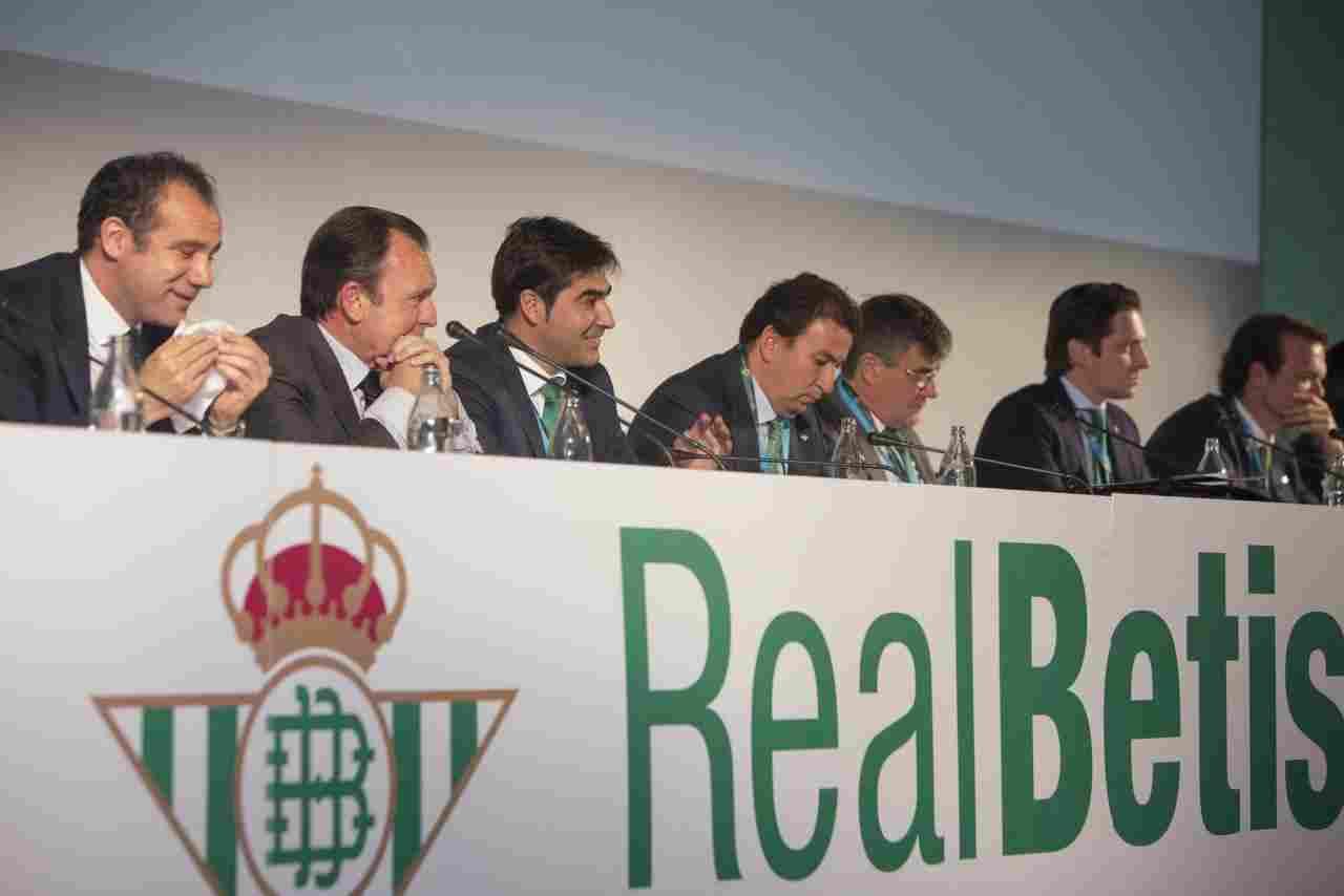 El 27,47% del capital representado aprueba la integración del Real Betis Futsal