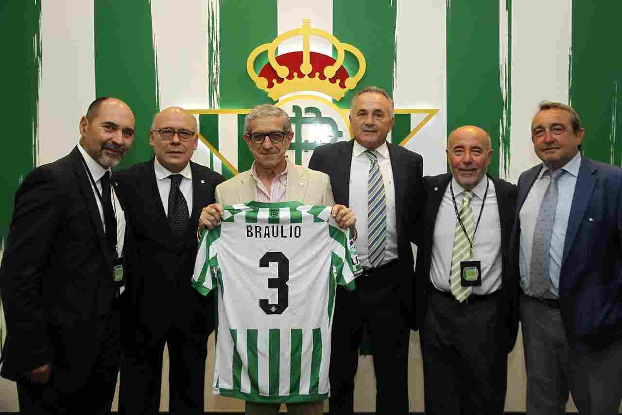 Reconocimiento del Real Betis a Braulio Medel