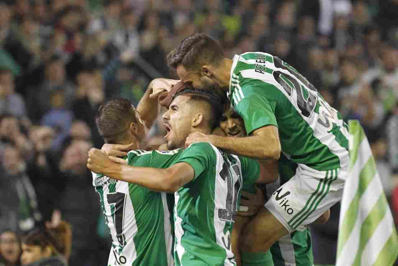 CRÓNICA | 34.114 lobos celebran la victoria de la manada en el Benito Villamarín (2-0)