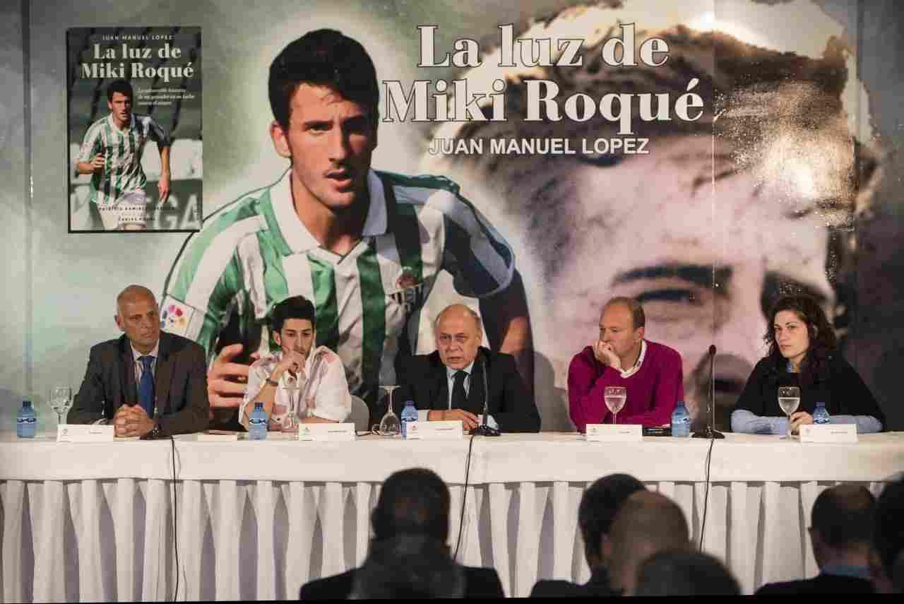 El Estadio Benito Villamarín acoge la presentación de 'La luz de Miki Roqué'