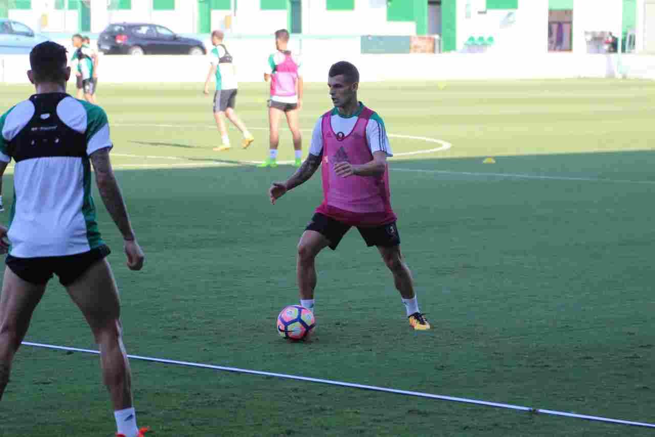 Álex Martínez se entrena de nuevo con el grupo