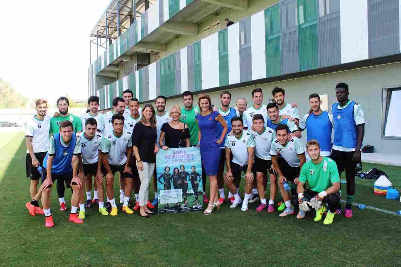 El Real Betis, con el reto solidario #YoNadoTúDonas