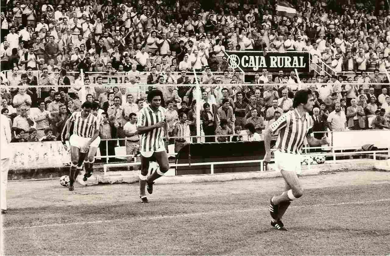 De local en campo ajeno