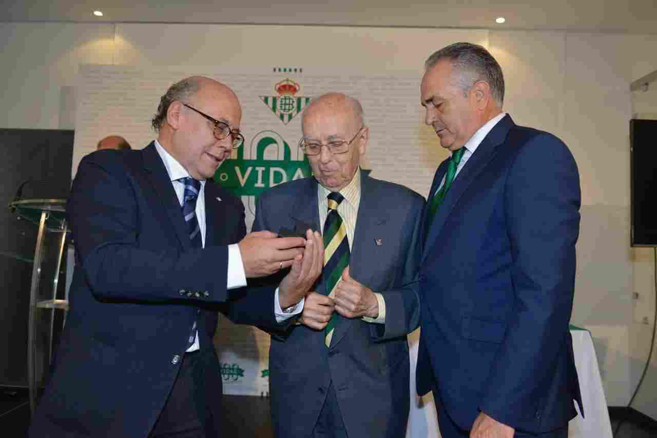 Pésame del Real Betis por el fallecimiento de su socio número 1