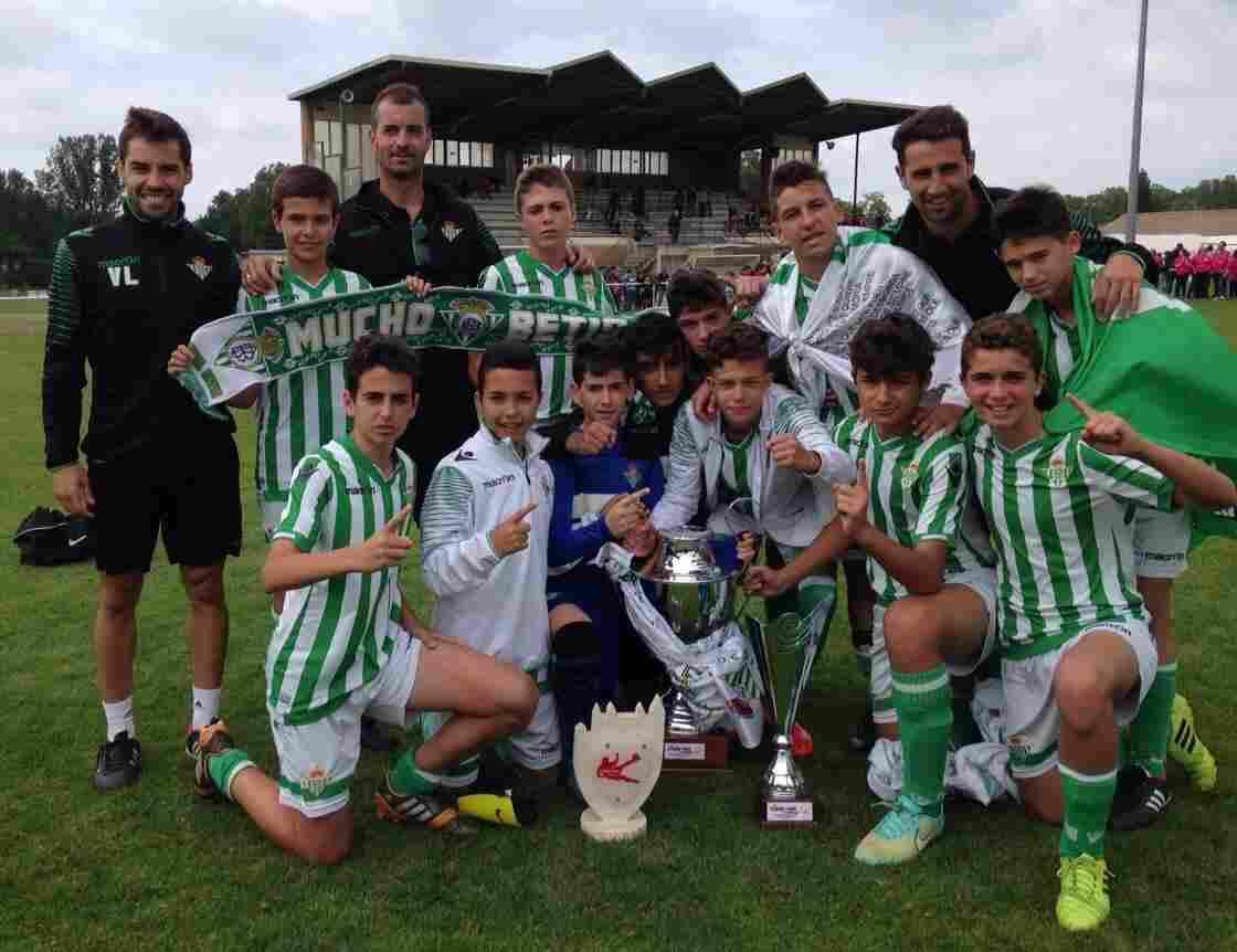 El Infantil B, campeón del torneo internacional ‘Le Bredy Foot Challenge’