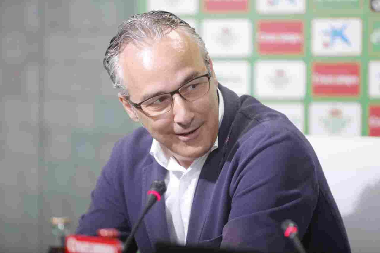 Miguel Torrecilla: "David López es una de las tres opciones que manejamos para el mediocentro"