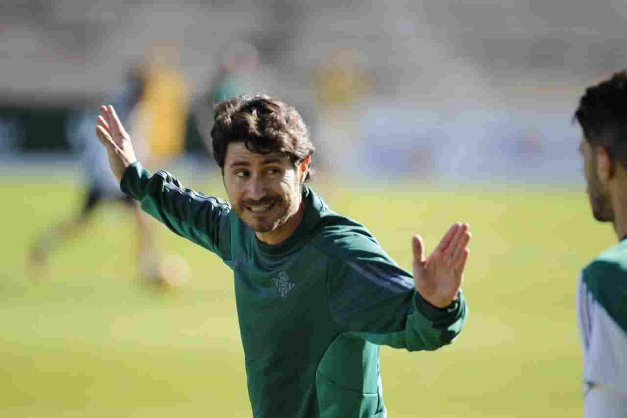 Víctor Sánchez del Amo dirige su primer entrenamiento al frente del Real Betis