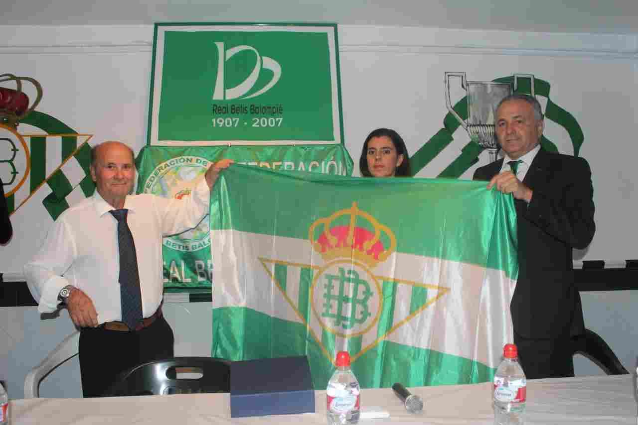 El Real Betis visita la Peña Bética Cultural La Luisiana