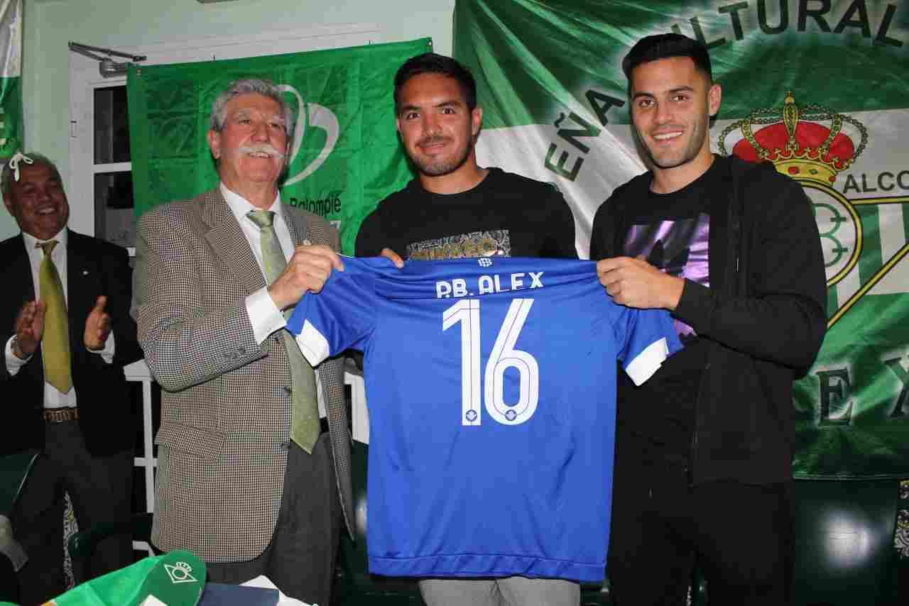 El Real Betis visita la Peña Cultural Bética Álex del Parque Alcosa