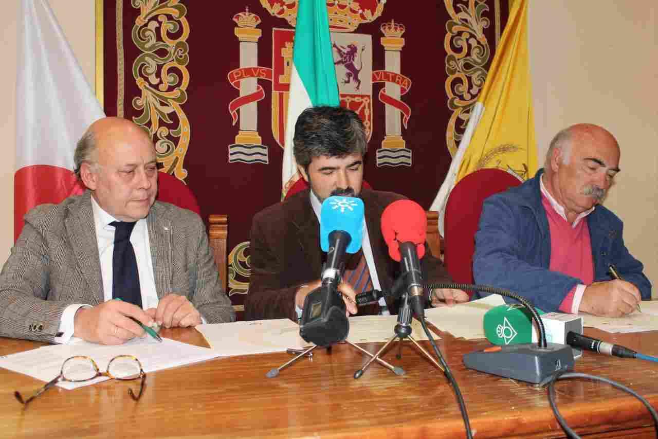 El Real Betis Balompié, el Coria CF y el Ayuntamiento de Coria del Río firman un convenio de colaboración para el desarrollo de proyectos deportivos, económicos y culturales relacionados con Japón