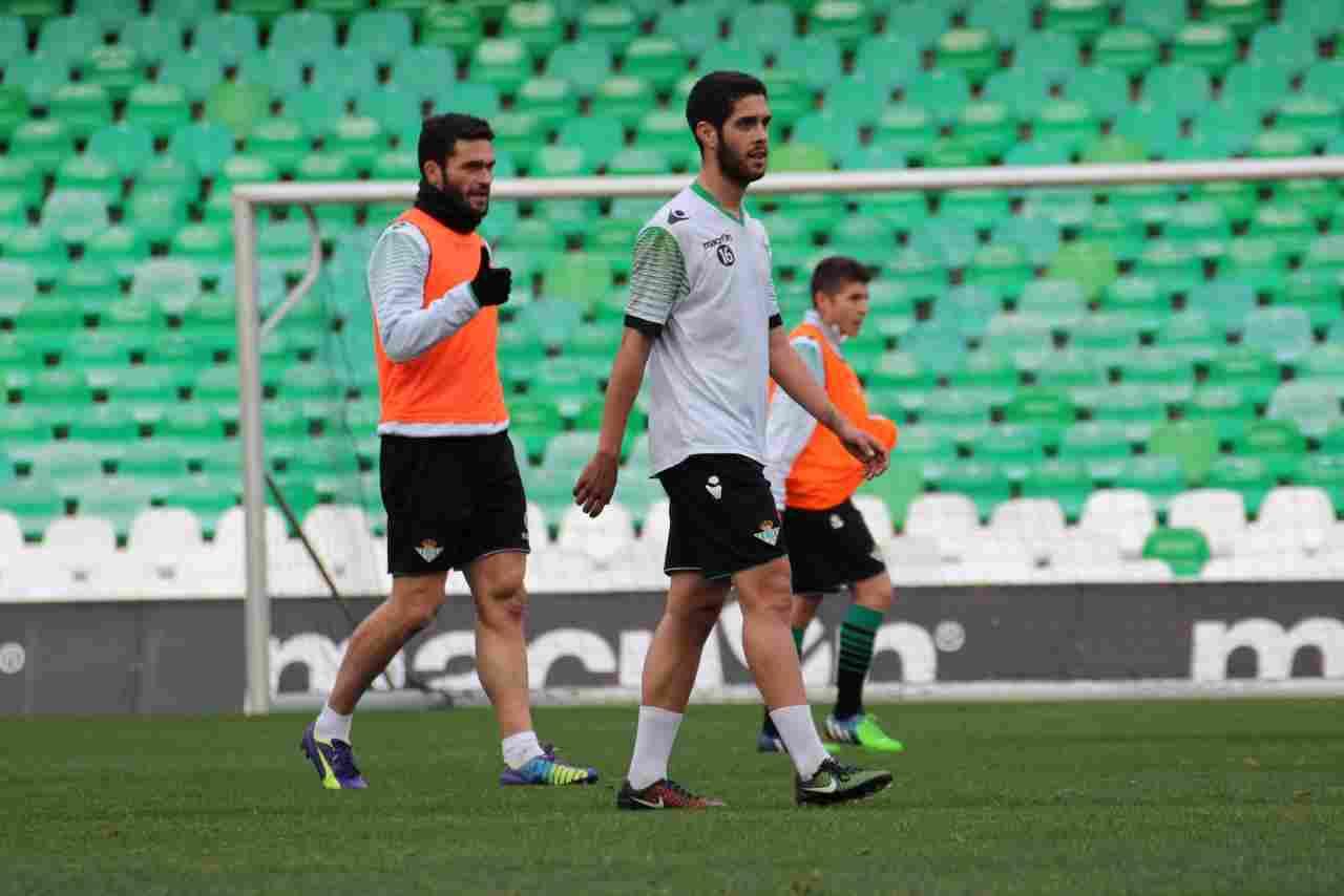 Xavi Torres, baja en un entrenamiento con mucha presencia canterana