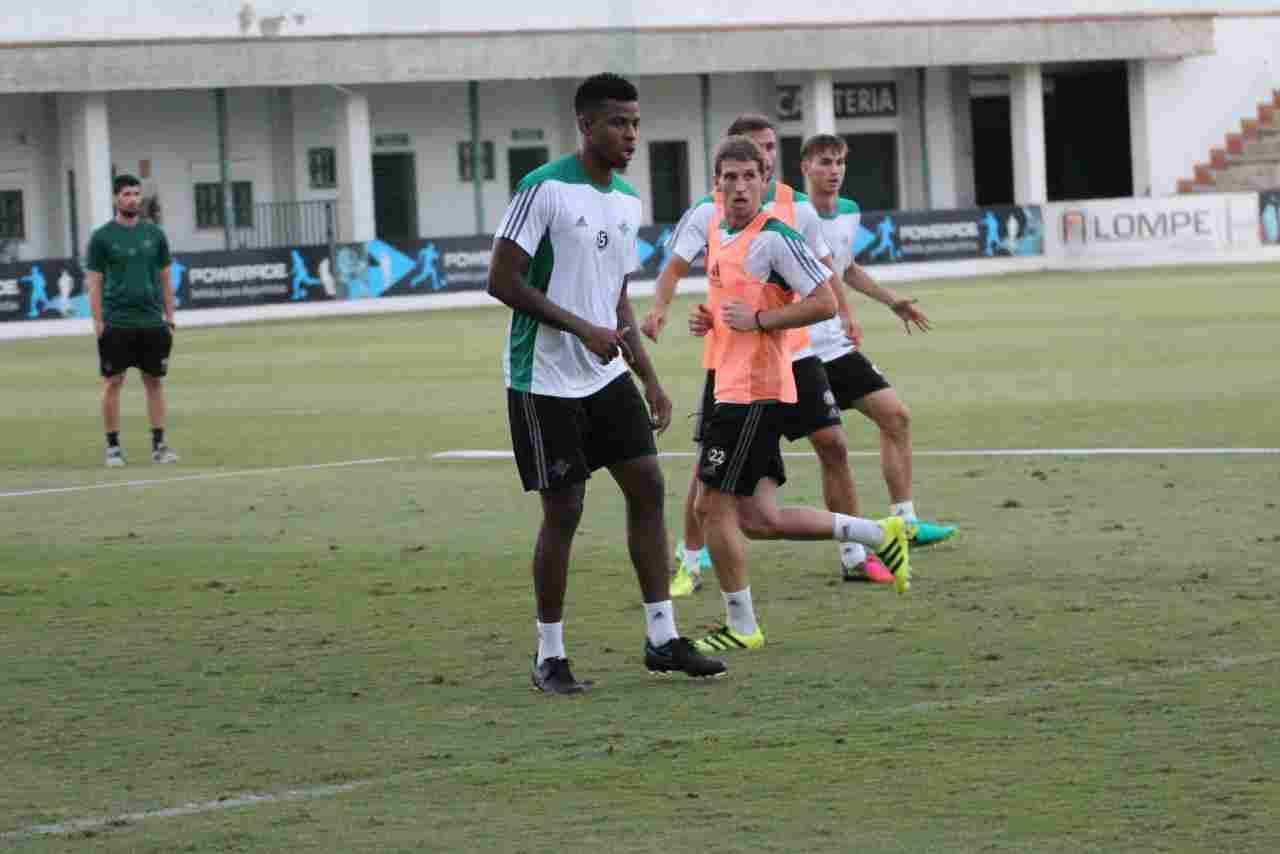 Donk ya se entrena junto a sus compañeros