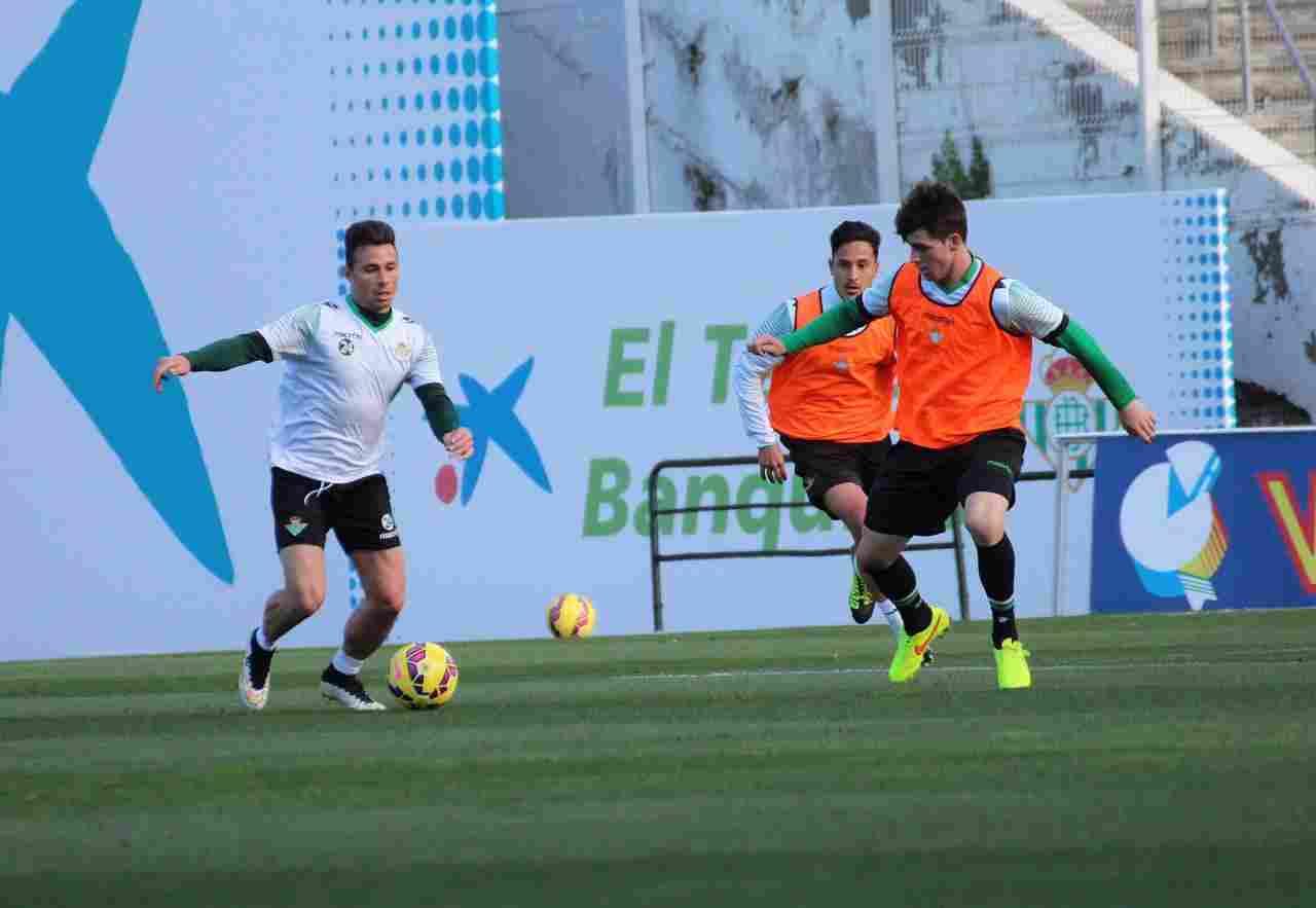 Partido de entrenamiento en el Villamarín para preparar la cita ante el Girona