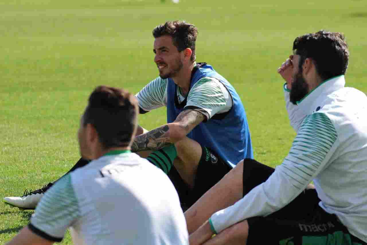 Mel entrena con todos sus efectivos disponibles