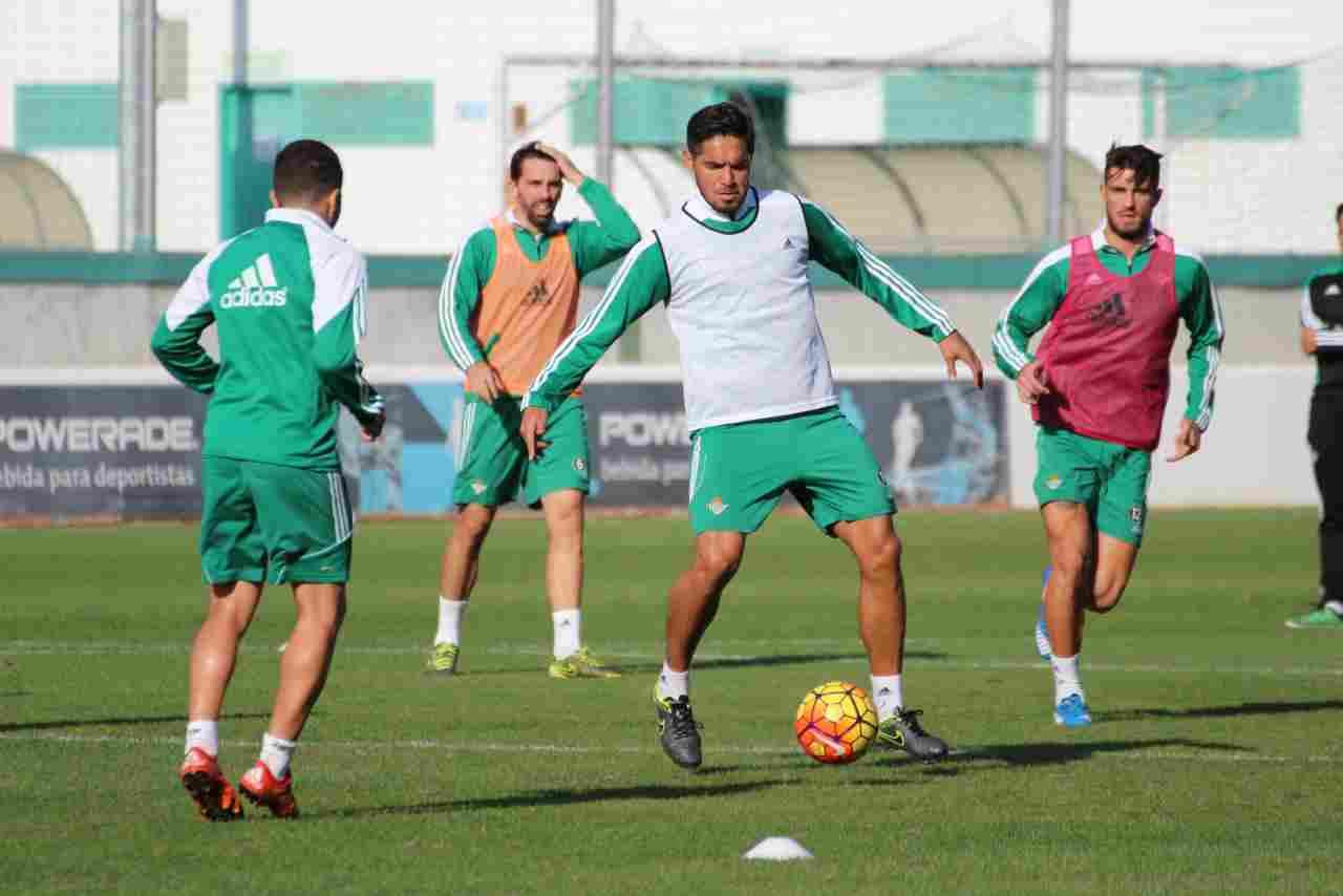 Vargas y Van Wolfswinkel vuelven a ejercitarse a las órdenes de Pepe Mel