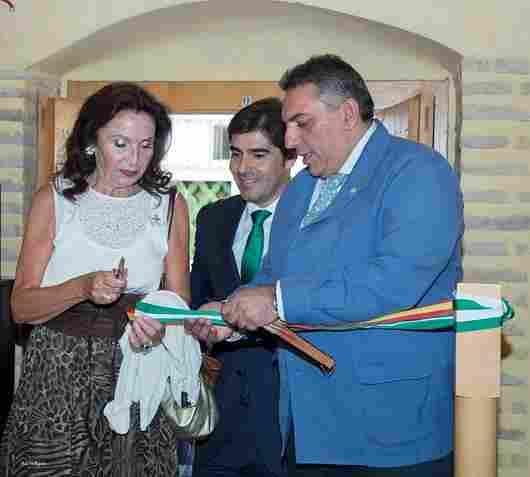 Se inaugura en Lora del Río una exposición dedicada a la figura de Benito Villamarín