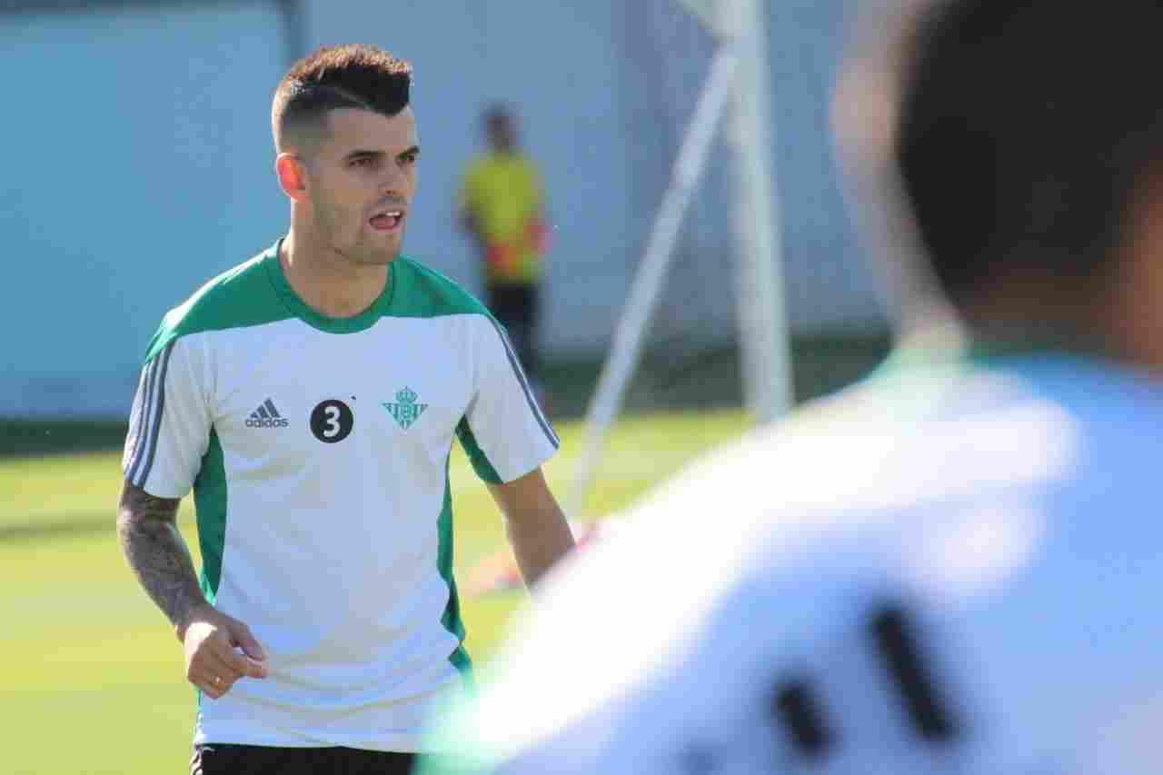 Álex Martínez vuelve a ejercitarse con el grupo