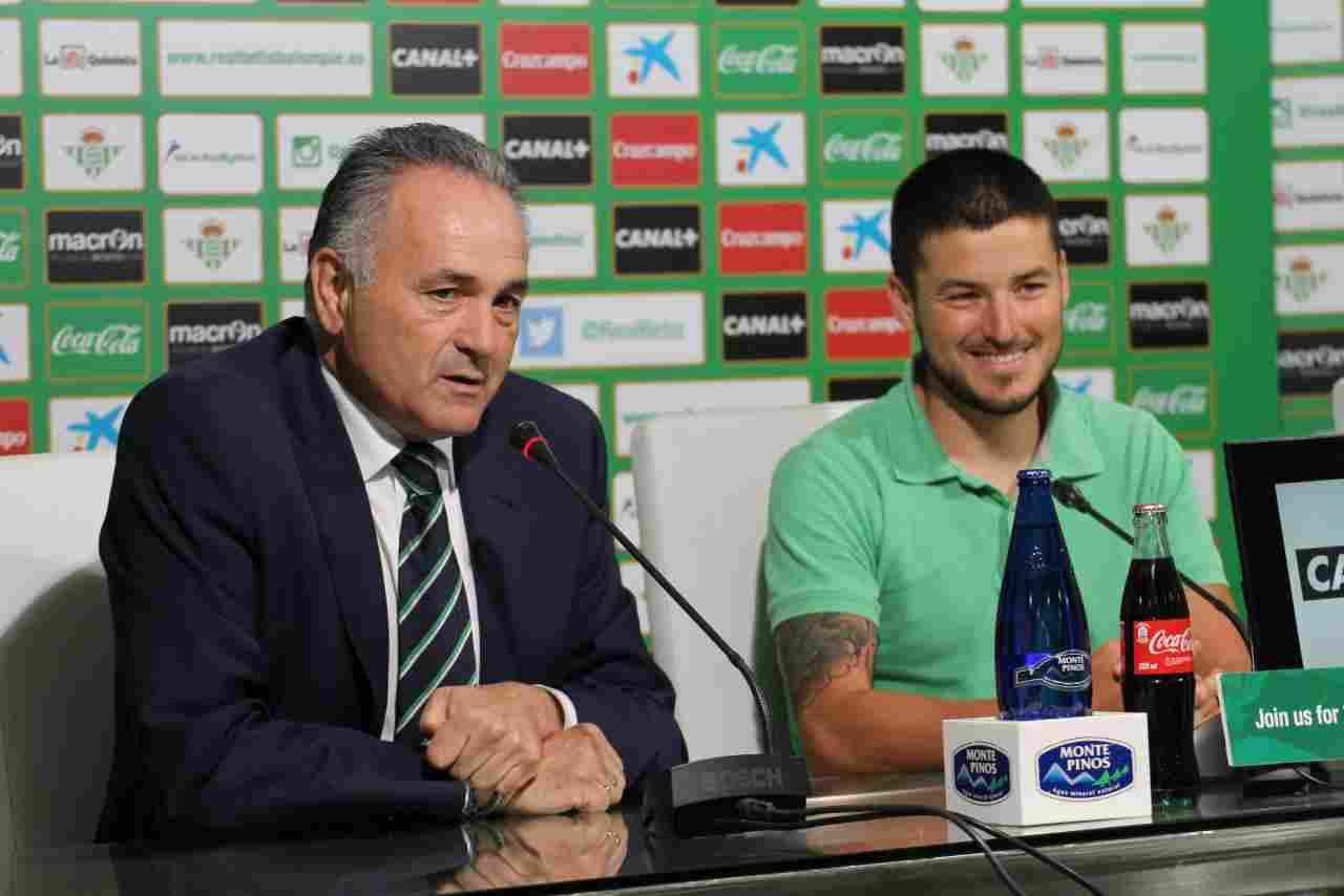 El Real Betis apoya a Chamba en su camino al Ultraman de Canadá