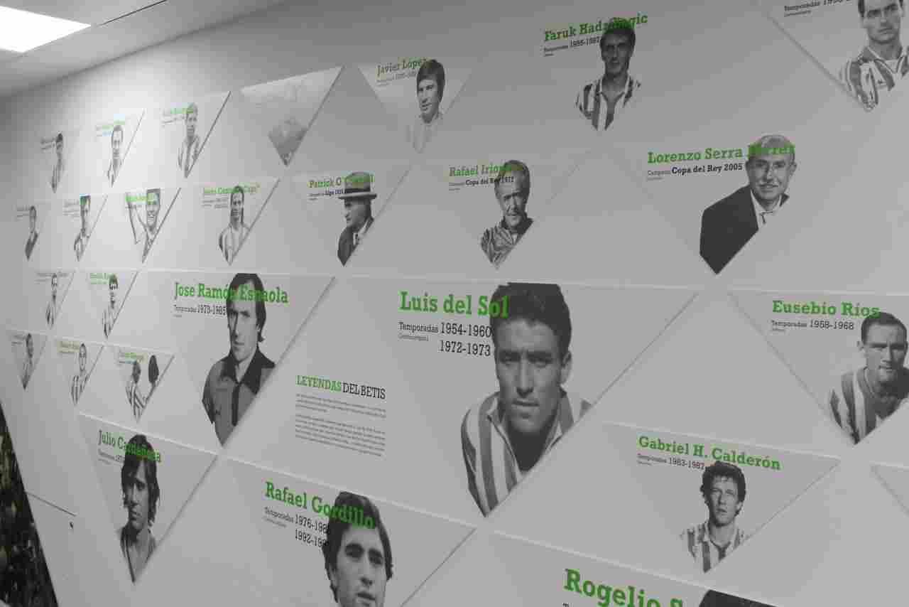 Pepe Mel incorpora su triángulo al Muro de las Leyendas del Estadio Benito Villamarin