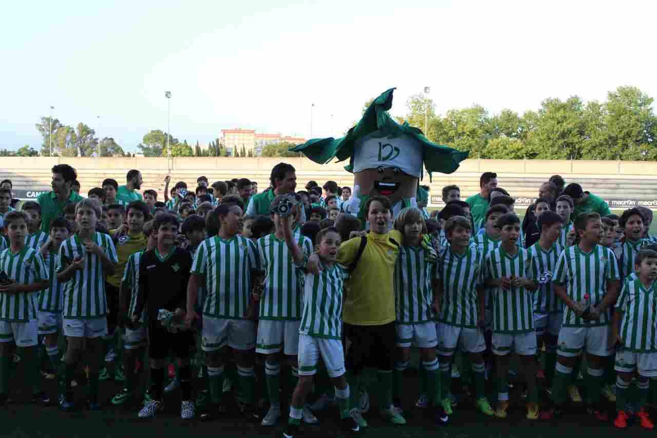 Beticismo en estado puro en la clausura de la Escuela de Fútbol de la Fundación RBB