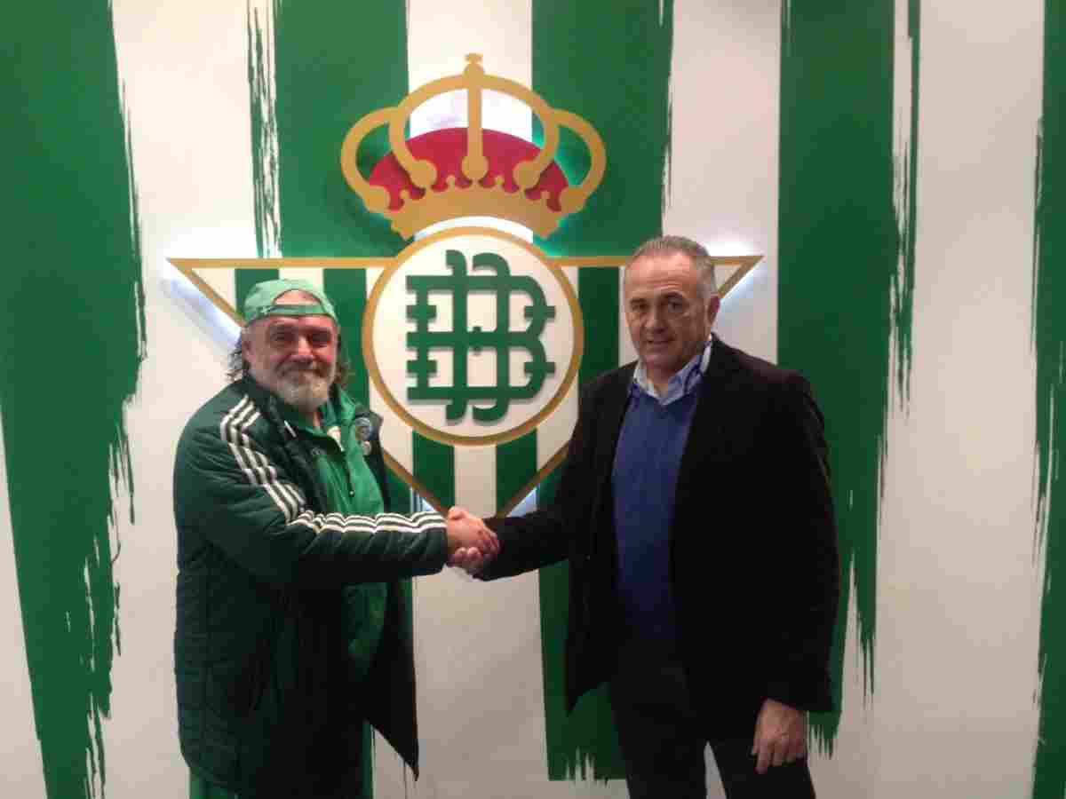 La Fundación RBB ayuda a Jorge Morillo a reponer los juguetes que le fueron robados