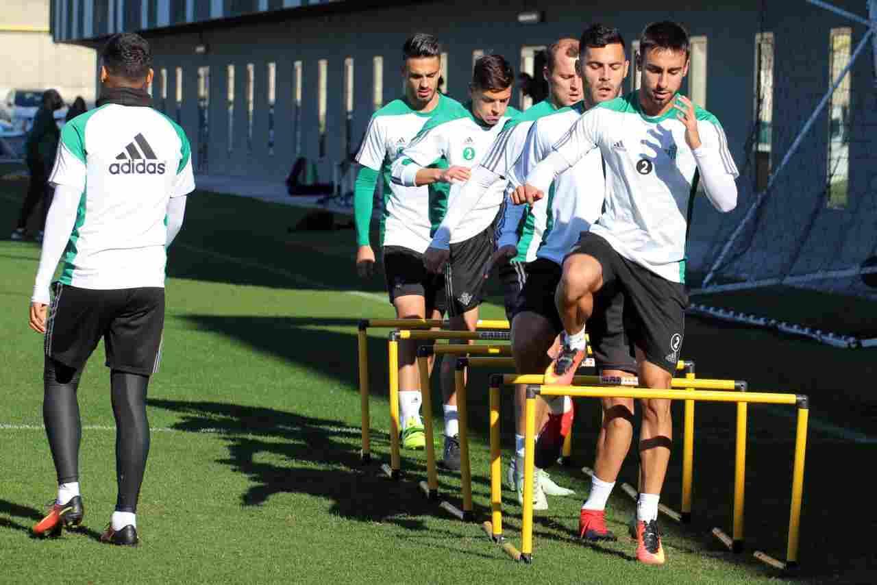 Rafa Navarro vuelve a ejercitarse con el equipo