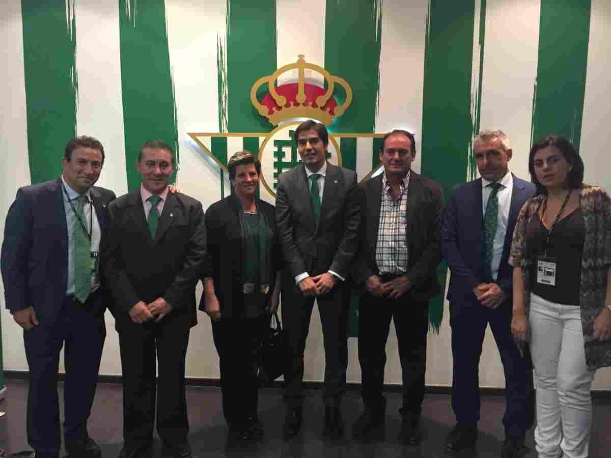 La Peña Bética de La Puebla de los Infantes recibió el reconocimiento del Real Betis