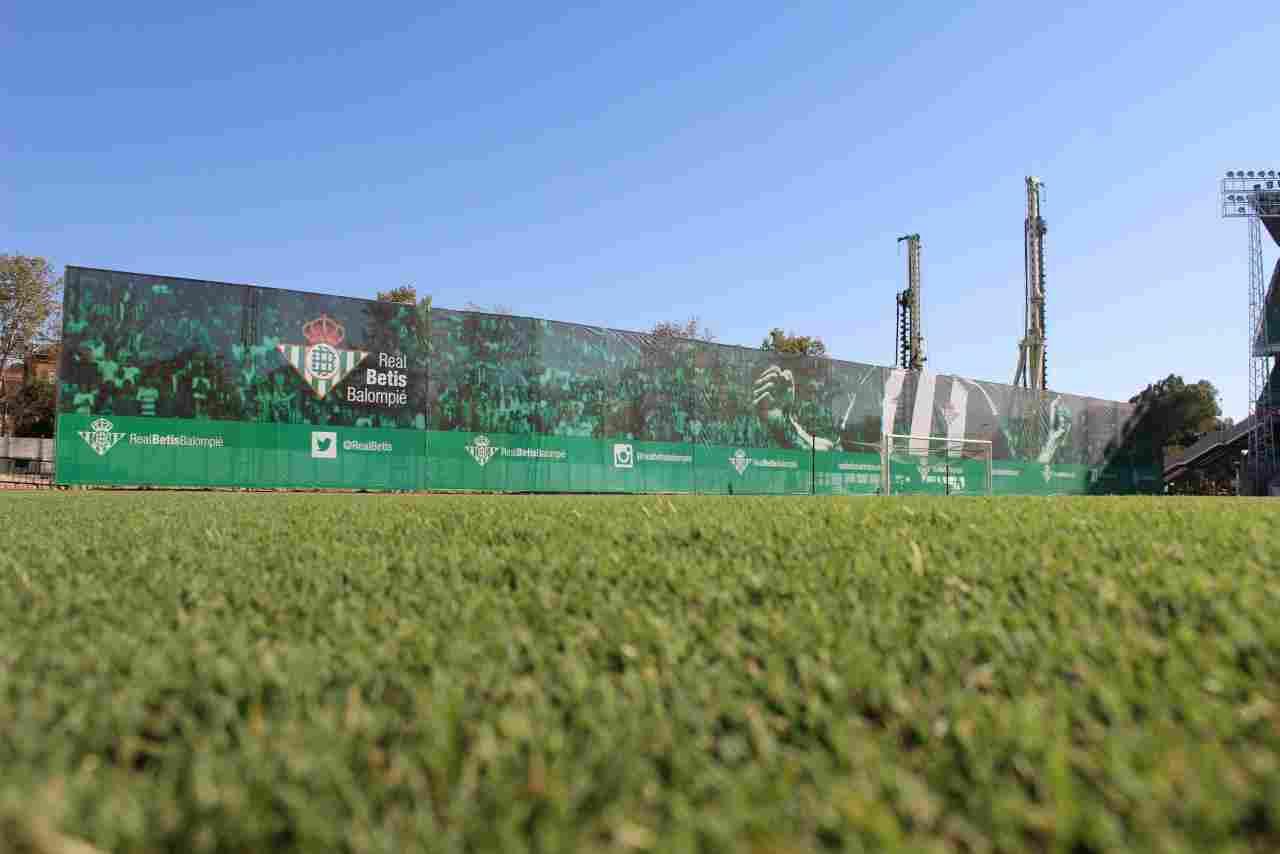 El Benito Villamarín se prepara para el primer partido de la temporada
