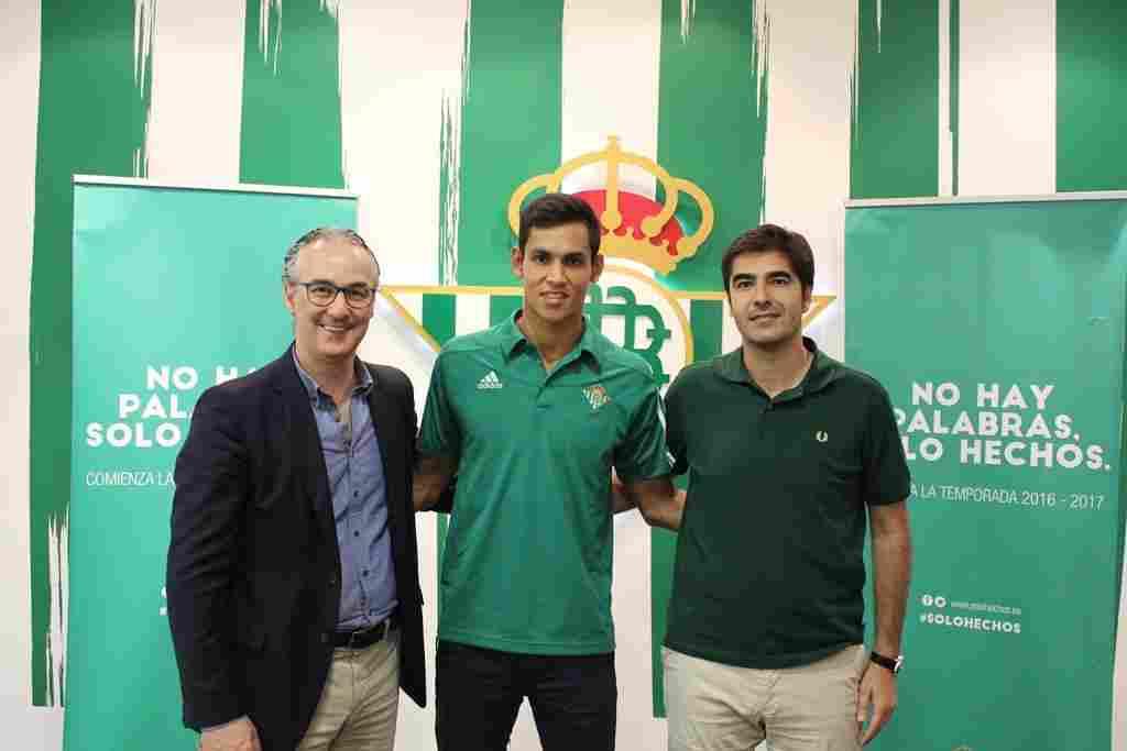 Mandi: “Me han explicado que hay una gran afición y tengo muchas ganas de jugar en este Estadio”