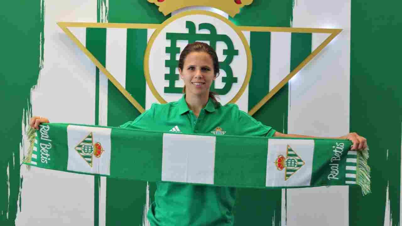 Marianela Szymanowski: “Estoy muy feliz por la oportunidad de representar a este Club”