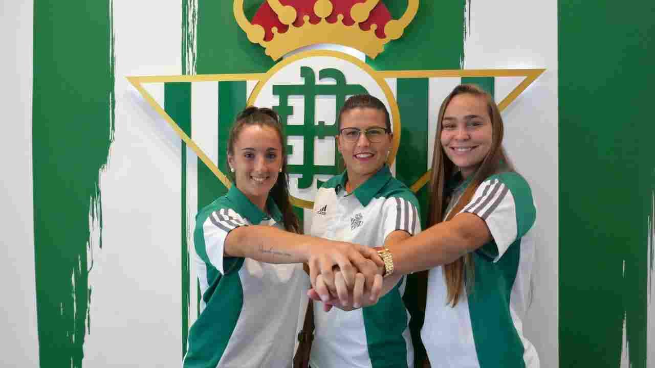 El Real Betis renueva a Paula Moreno, Bea Parra e Irene Guerrero