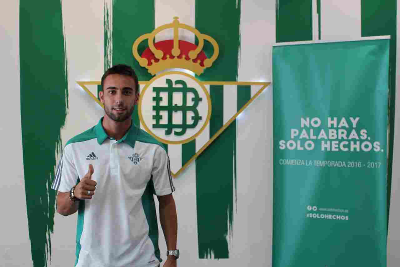 Rafa Navarro se convierte en jugador de la primera plantilla