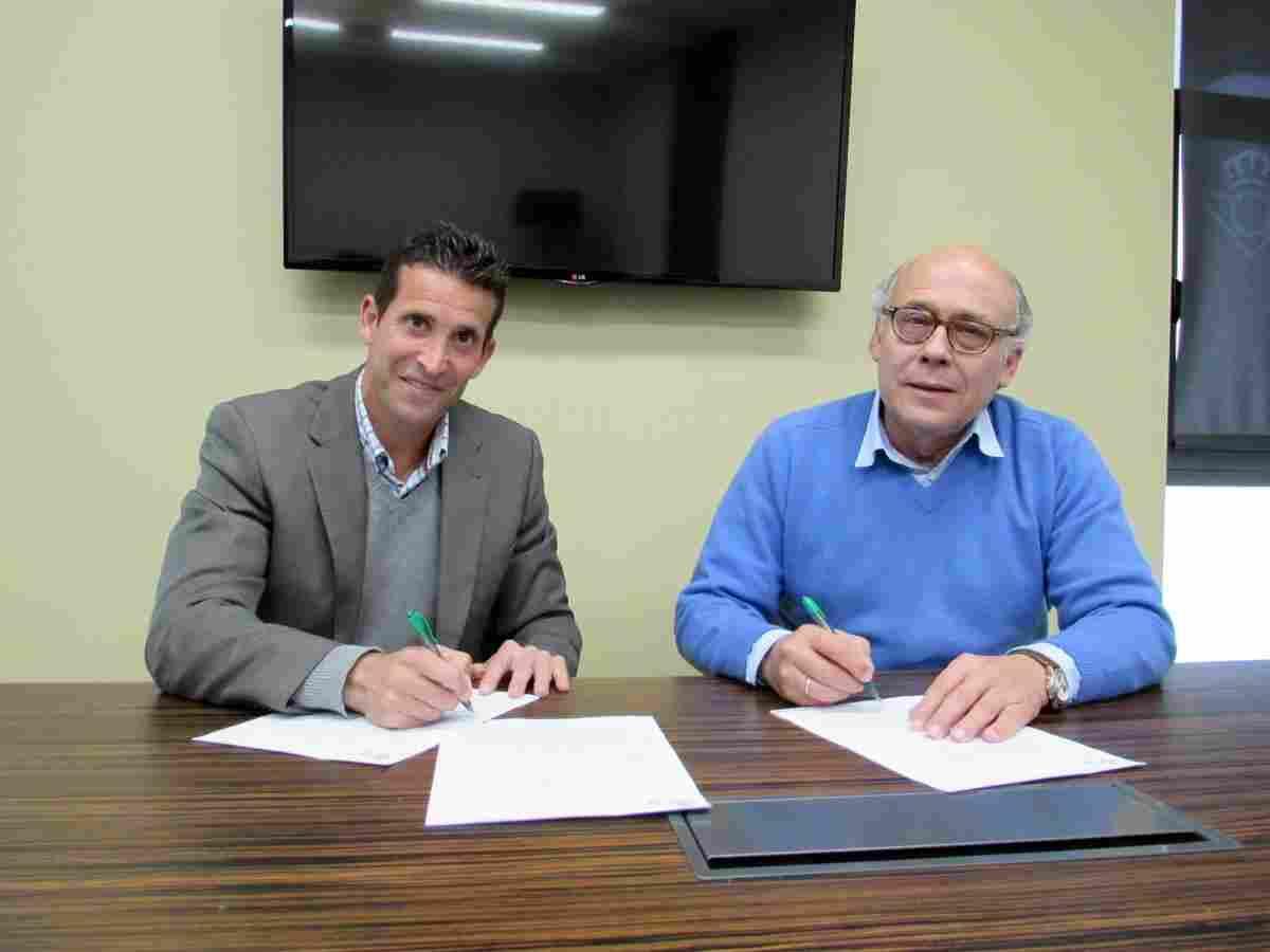 Juan Merino amplía su contrato como entrenador del Betis B